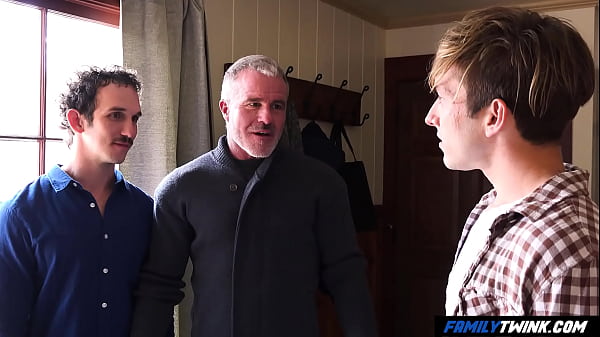 Familytwink   um emocionante adeus quente entre avô e neta na cama